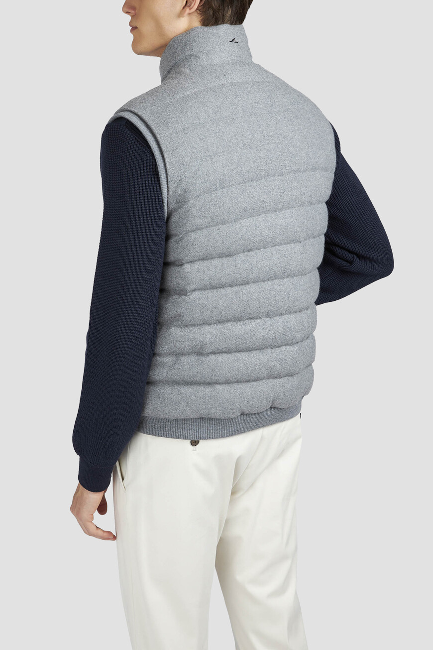 жилет  15312380 067 по акции