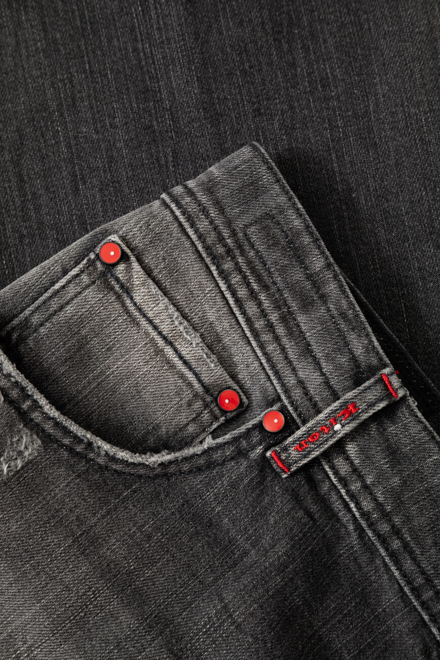 джинсы  UPNJSJ0261C01000 на официальном сайте