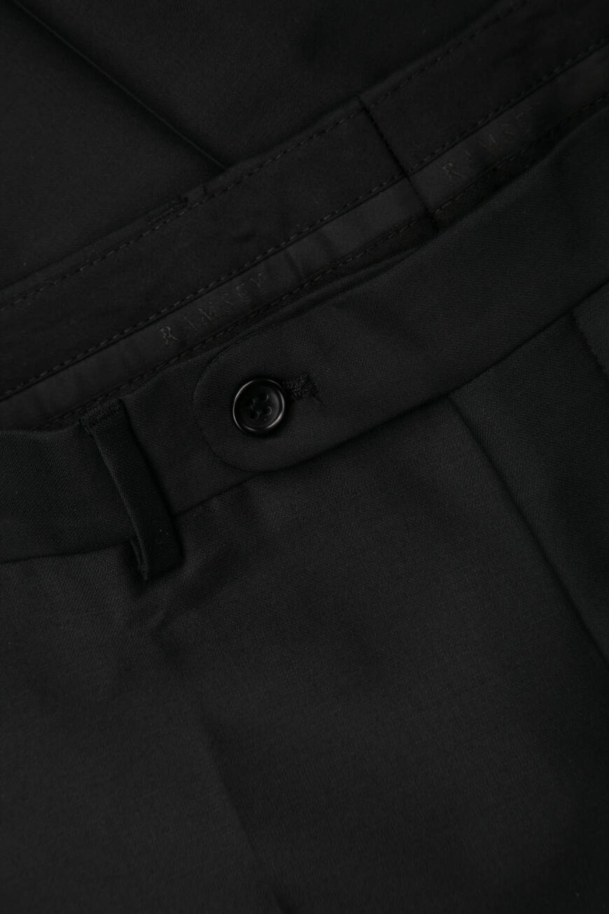 Продукция для мужчин по распродаже