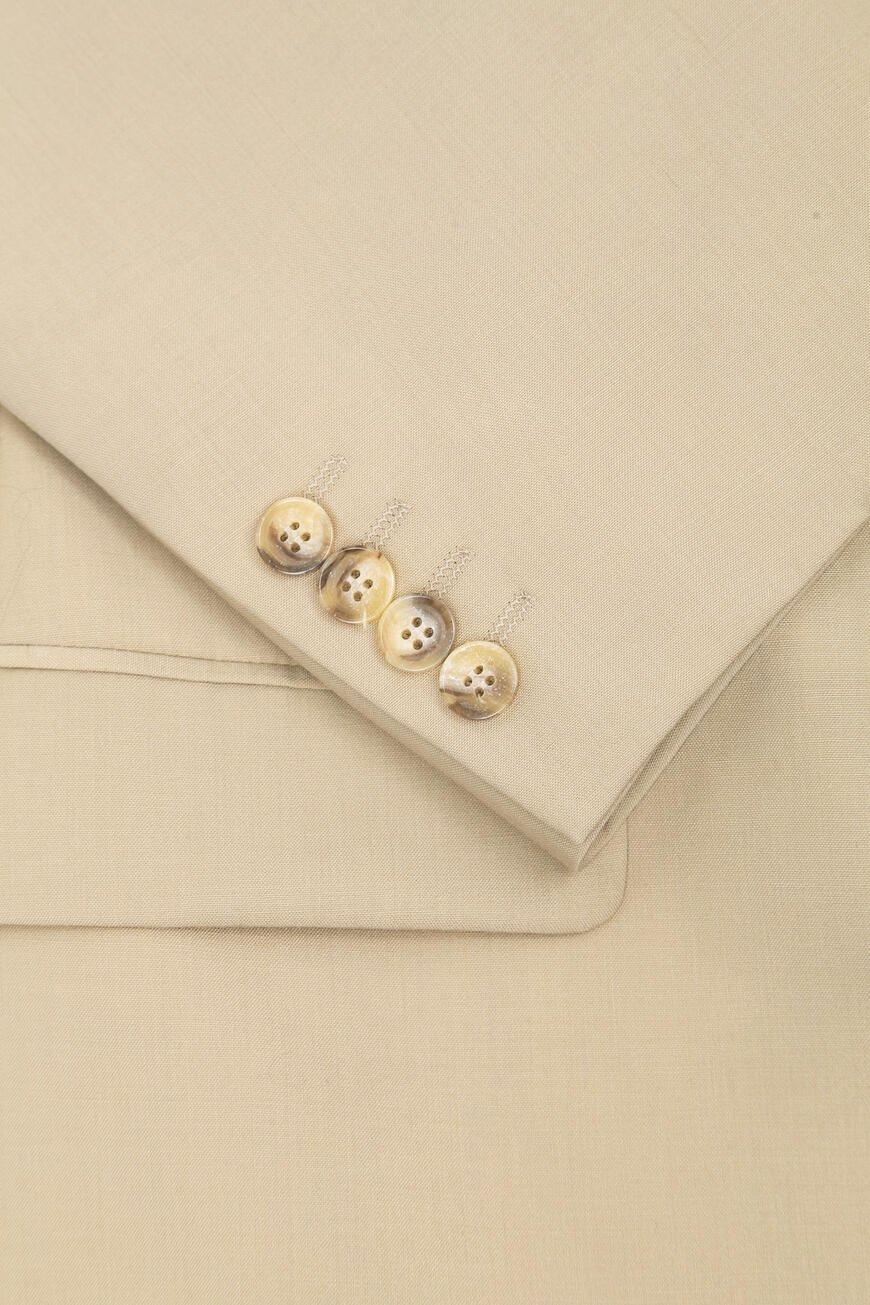 Товар бежевого цвета по низкой цене