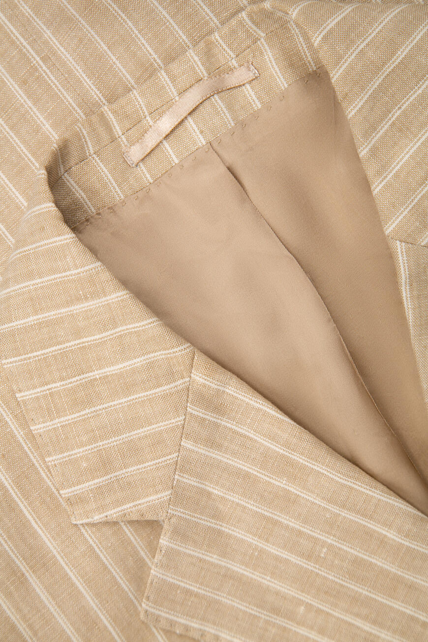 костюм  102(2001) по распродаже