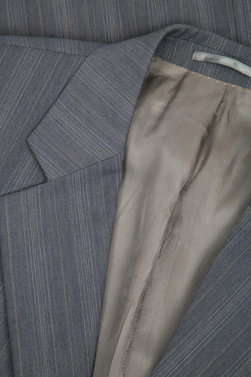 Товар серого цвета по низкой цене