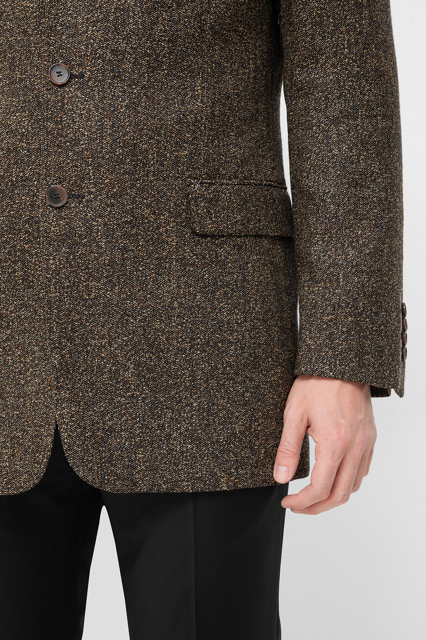 Товар коричневого цвета по низкой цене