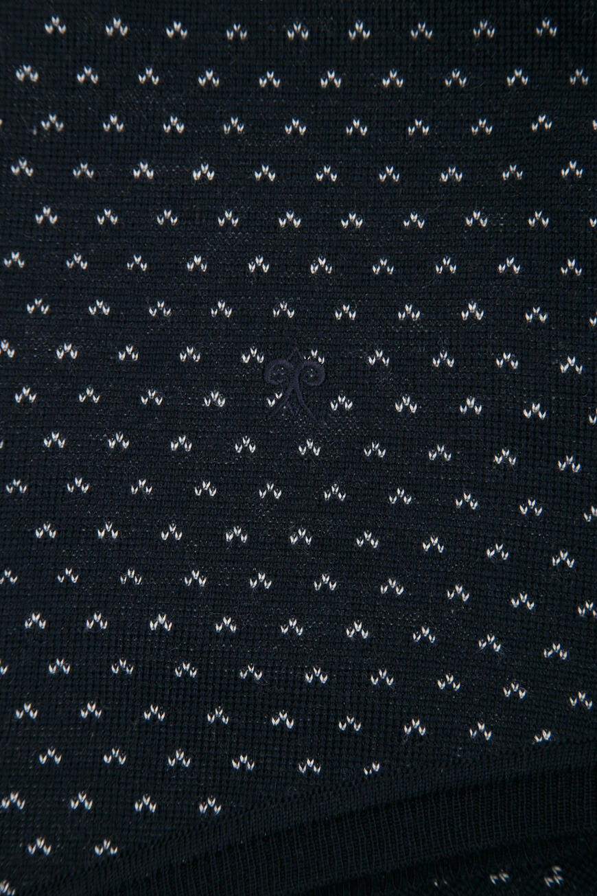 Товар синего цвета с внутренней стороны