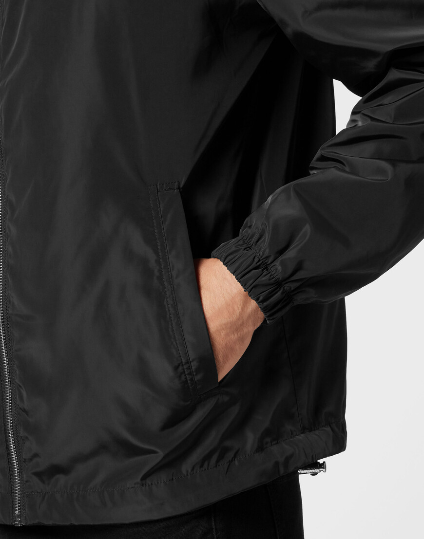 Товар черного цвета с внутренней стороны