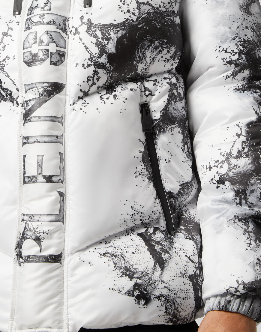 Товар белого цвета с внутренней стороны