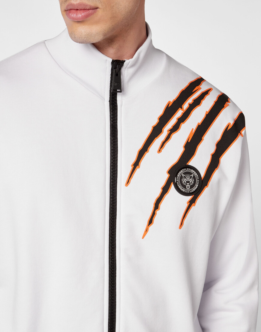 Товар белого цвета с внутренней стороны