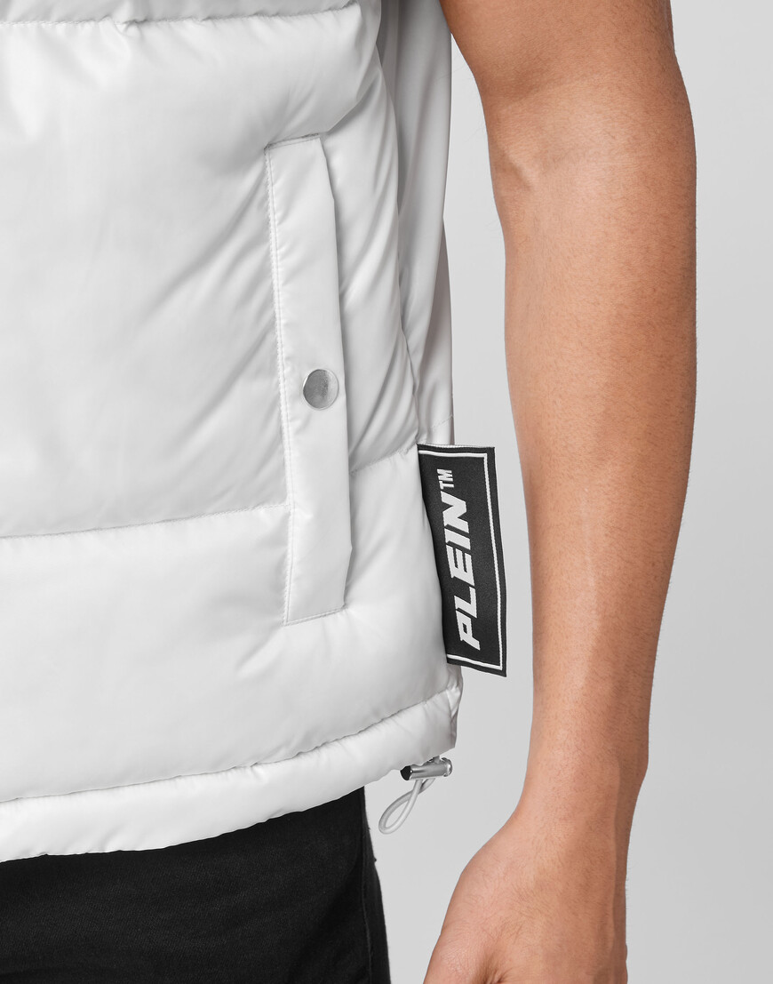 Товар белого цвета с внутренней стороны