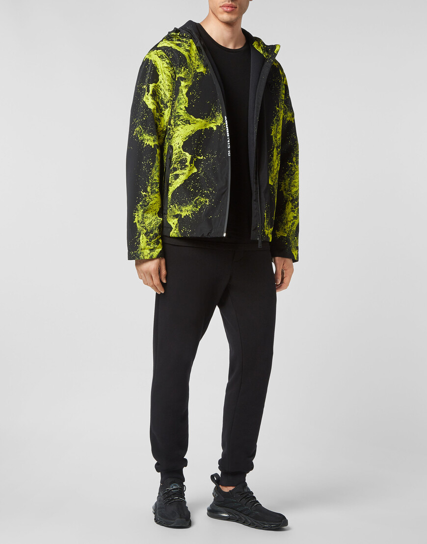 куртка  по цене 30240 руб вид справа