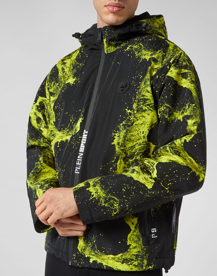 Товар черного цвета с внутренней стороны