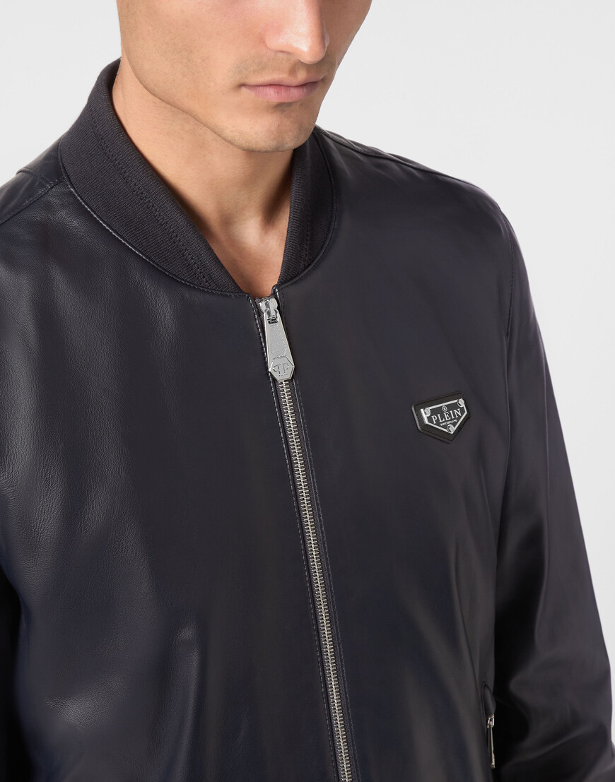 Товар синего цвета с внутренней стороны