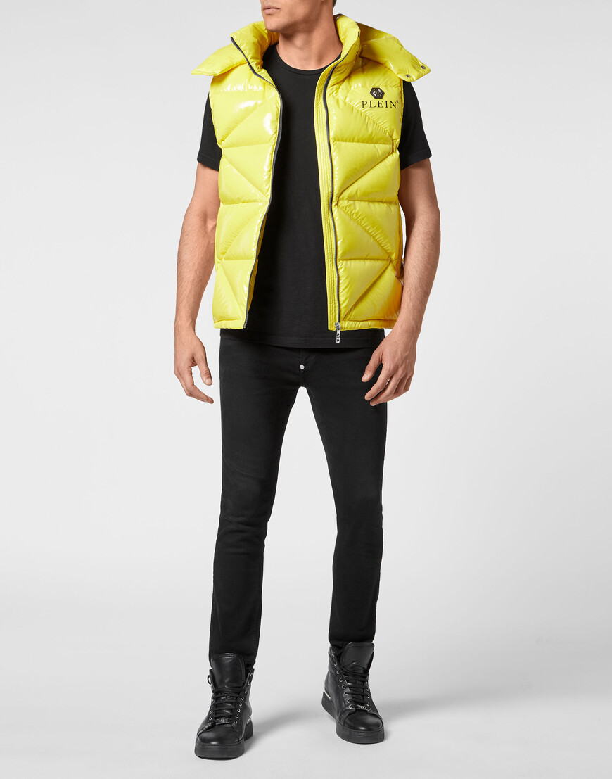 куртка  по цене 38685 руб вид справа