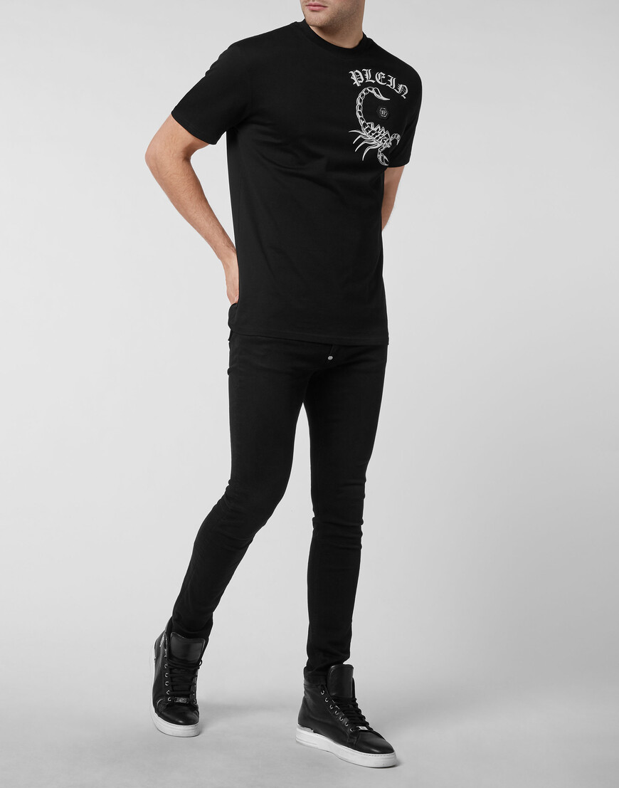 футболка  по цене 18993 руб с промокодом