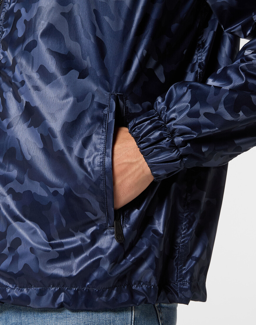 Товар синего цвета с внутренней стороны