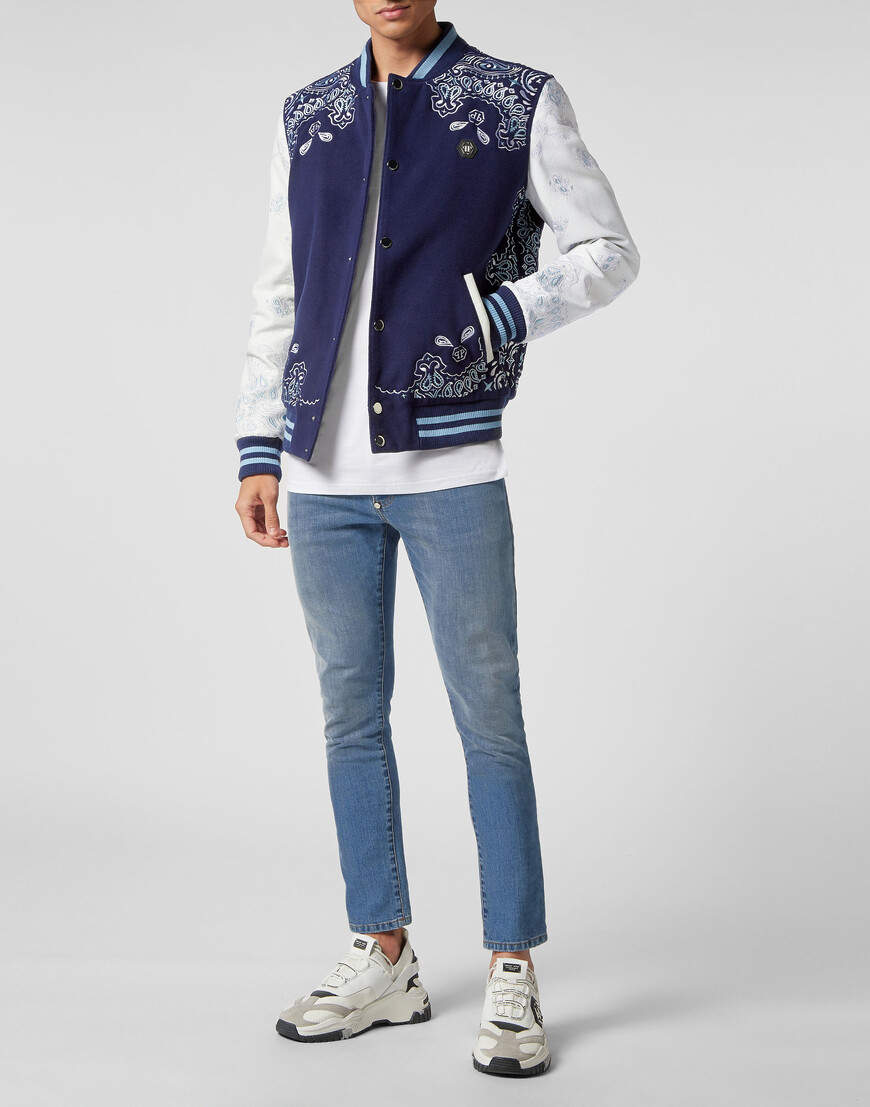 бомбер  по цене 182172 руб вид справа