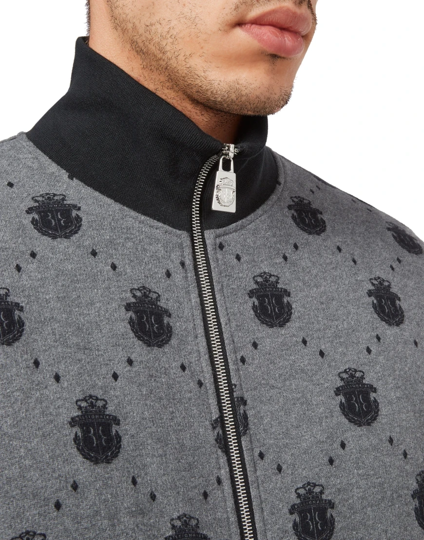 костюм спортивный  из италии вид сбоку