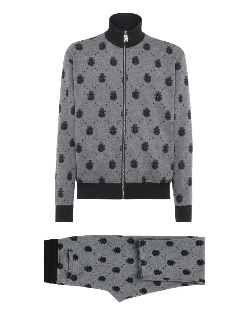 костюм спортивный  из проверенных материалов спереди