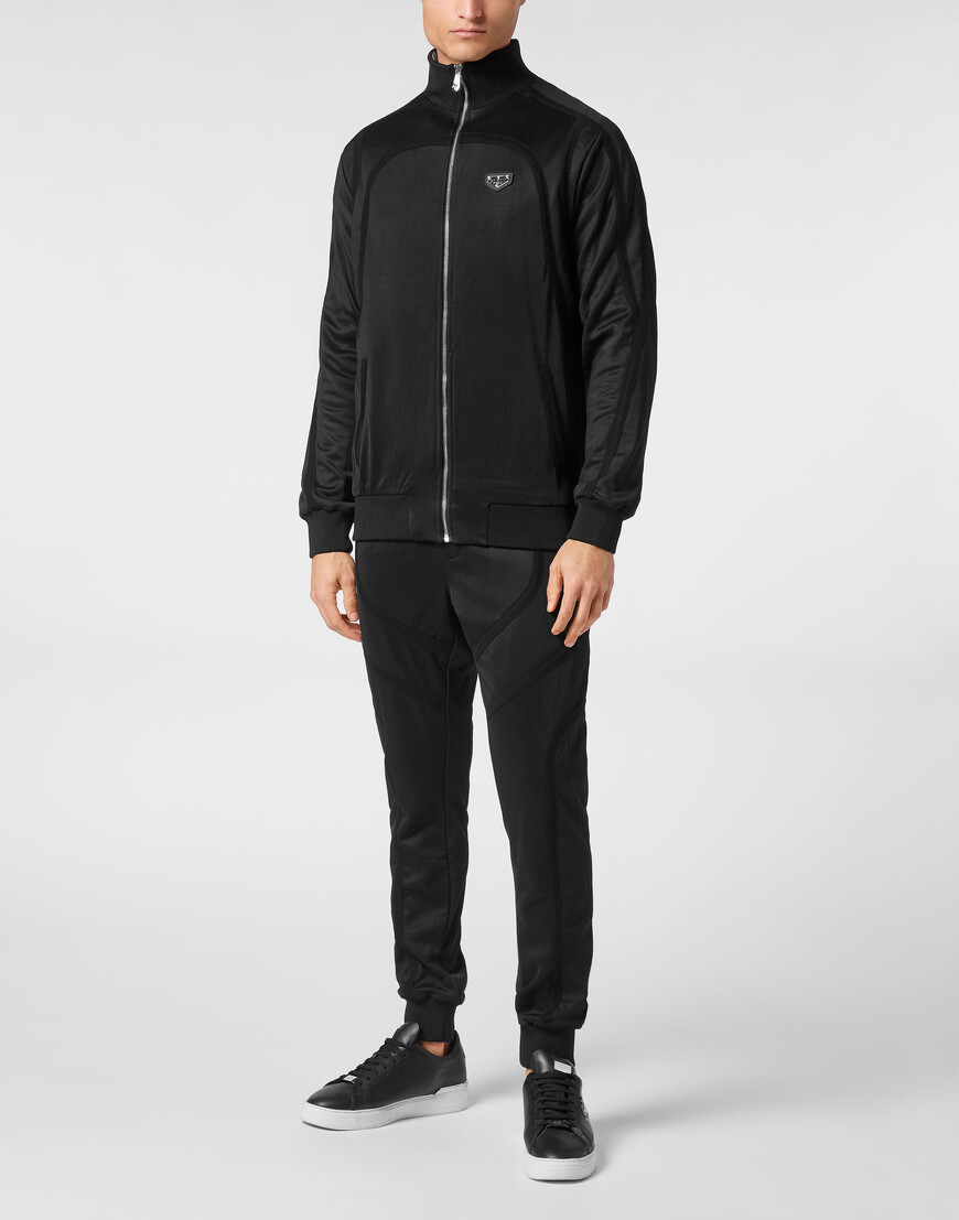 куртка  по цене 46578 руб вид справа