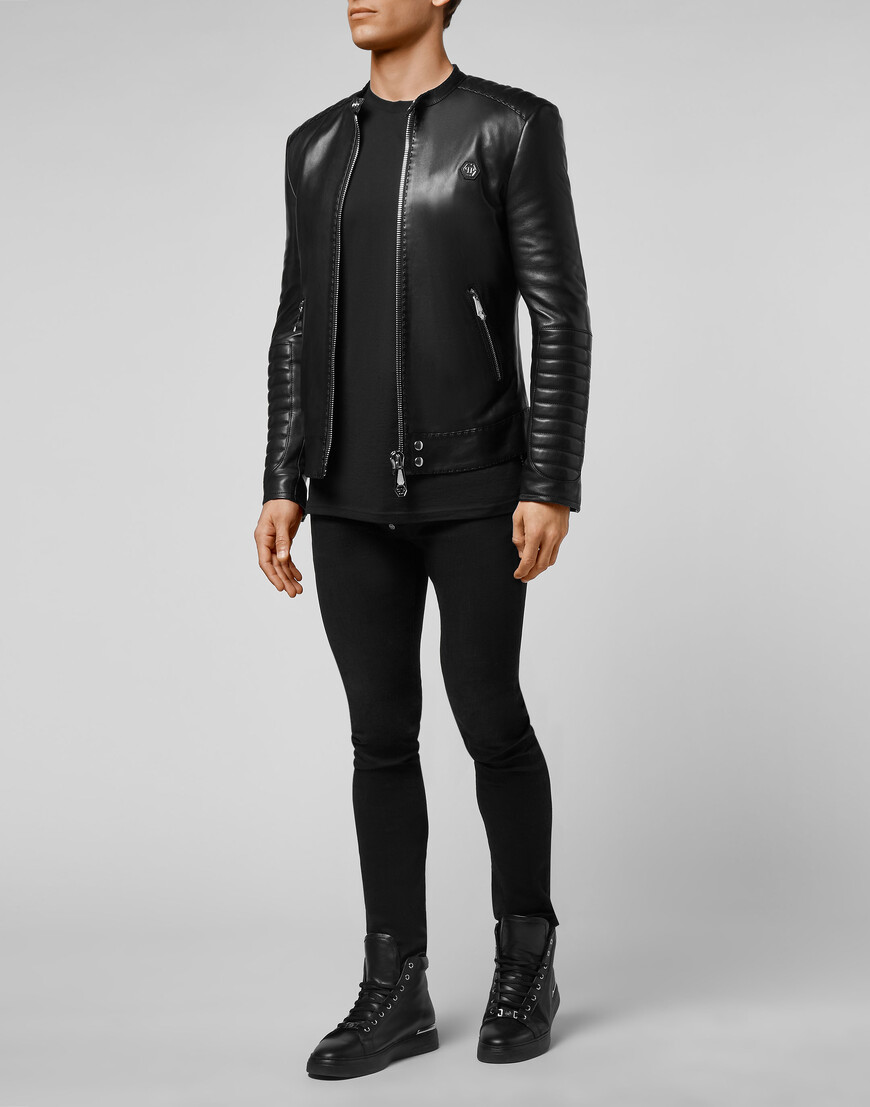 кожаная куртка  по цене 124809 руб вид справа