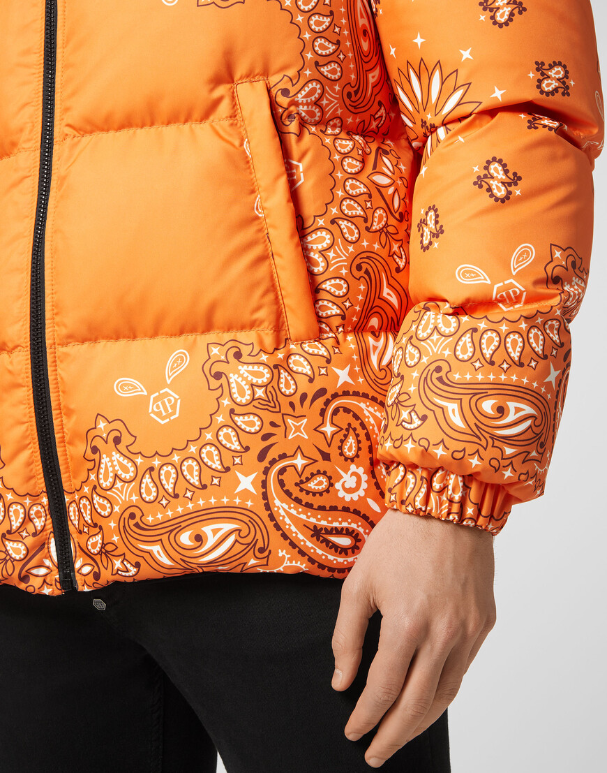 Товар оранжевого цвета с внутренней стороны