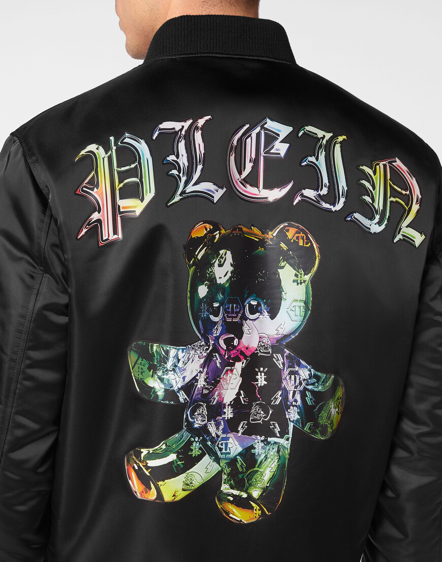 Товар черного цвета с внутренней стороны