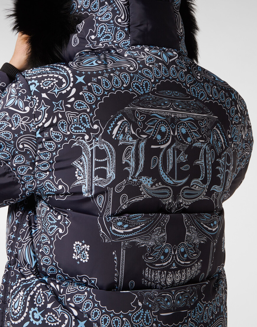 Товар синего цвета с внутренней стороны