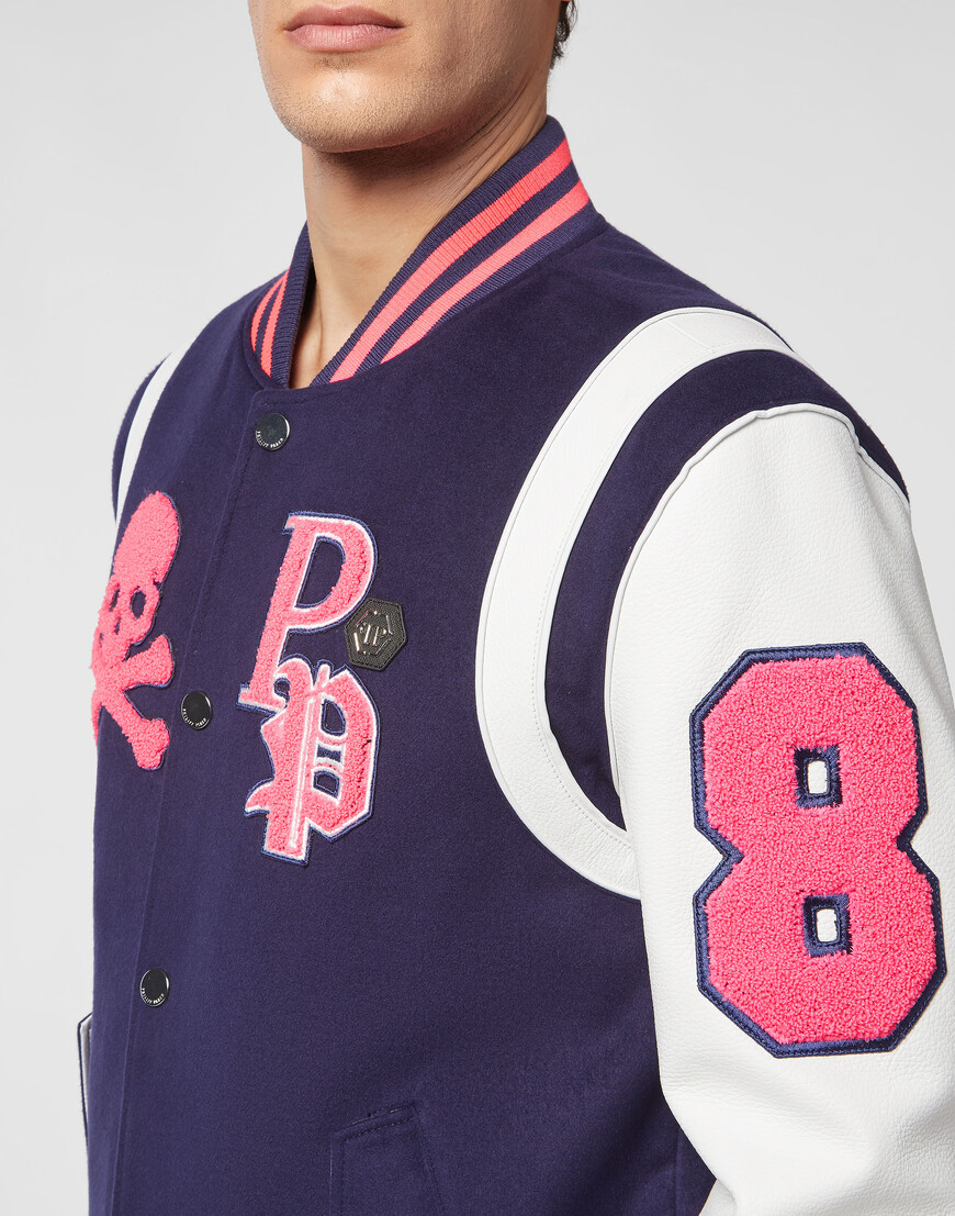 Товар синего цвета с внутренней стороны