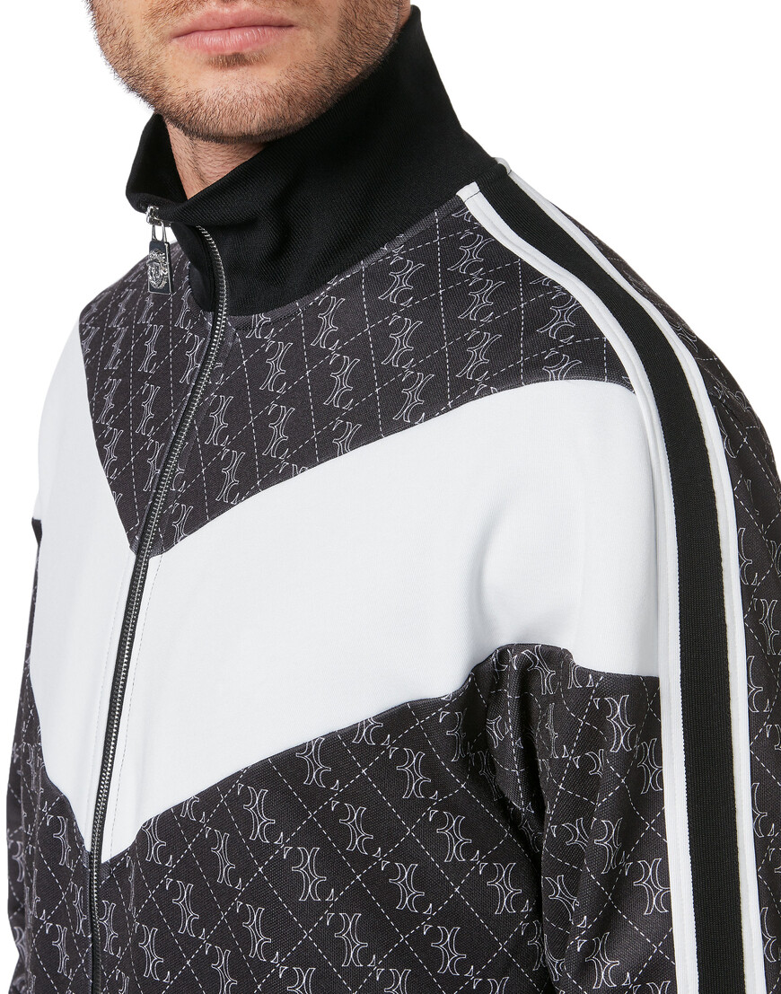 Товар черного цвета по низкой цене