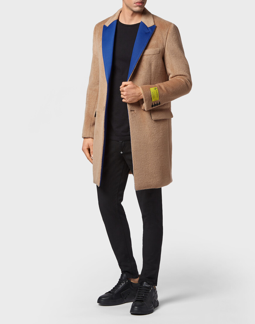 пальто  по цене 181850 руб вид справа