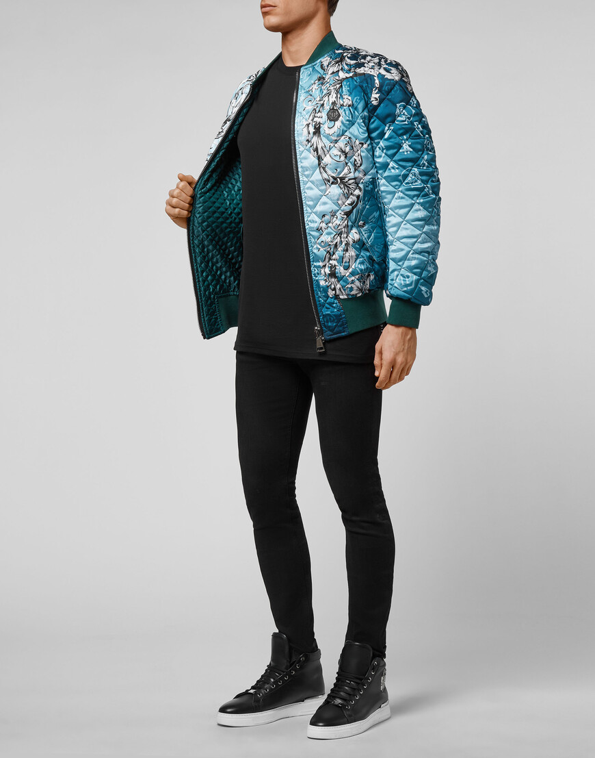 бомбер  по цене 77520 руб вид справа