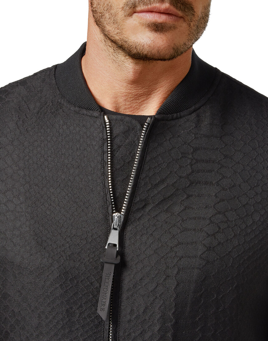 бомбер  по цене 259350 руб вид справа