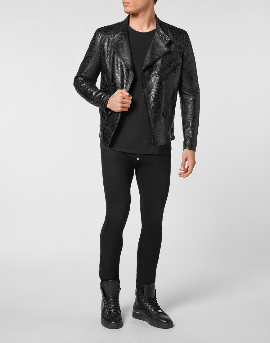 кожаная куртка  по цене 1860480 руб вид справа