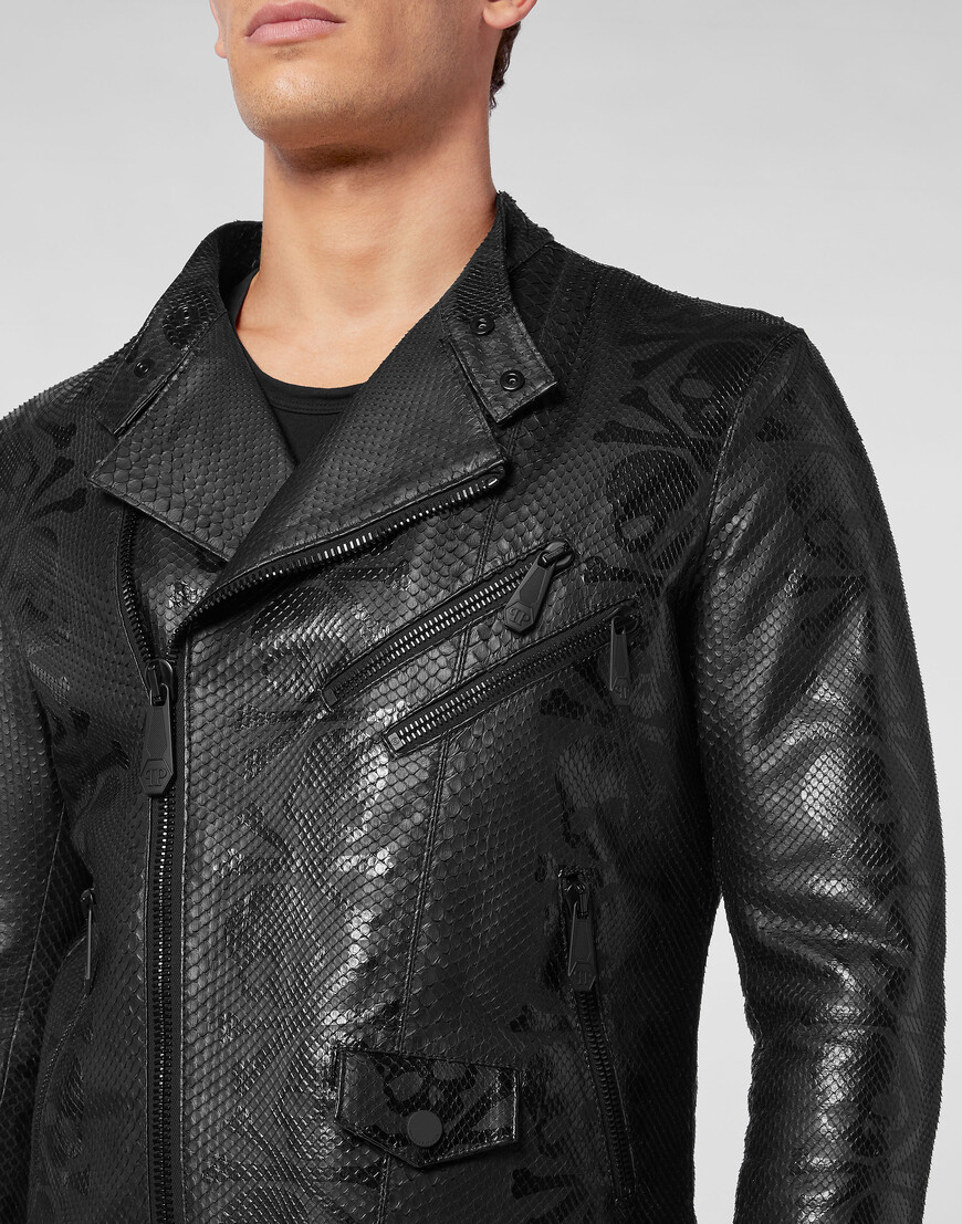 кожаная куртка  из америки вид сбоку