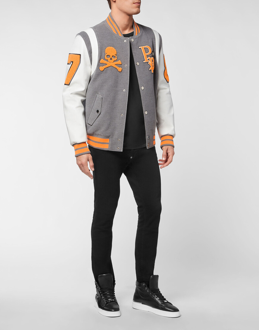 куртка  по цене 119382 руб вид справа