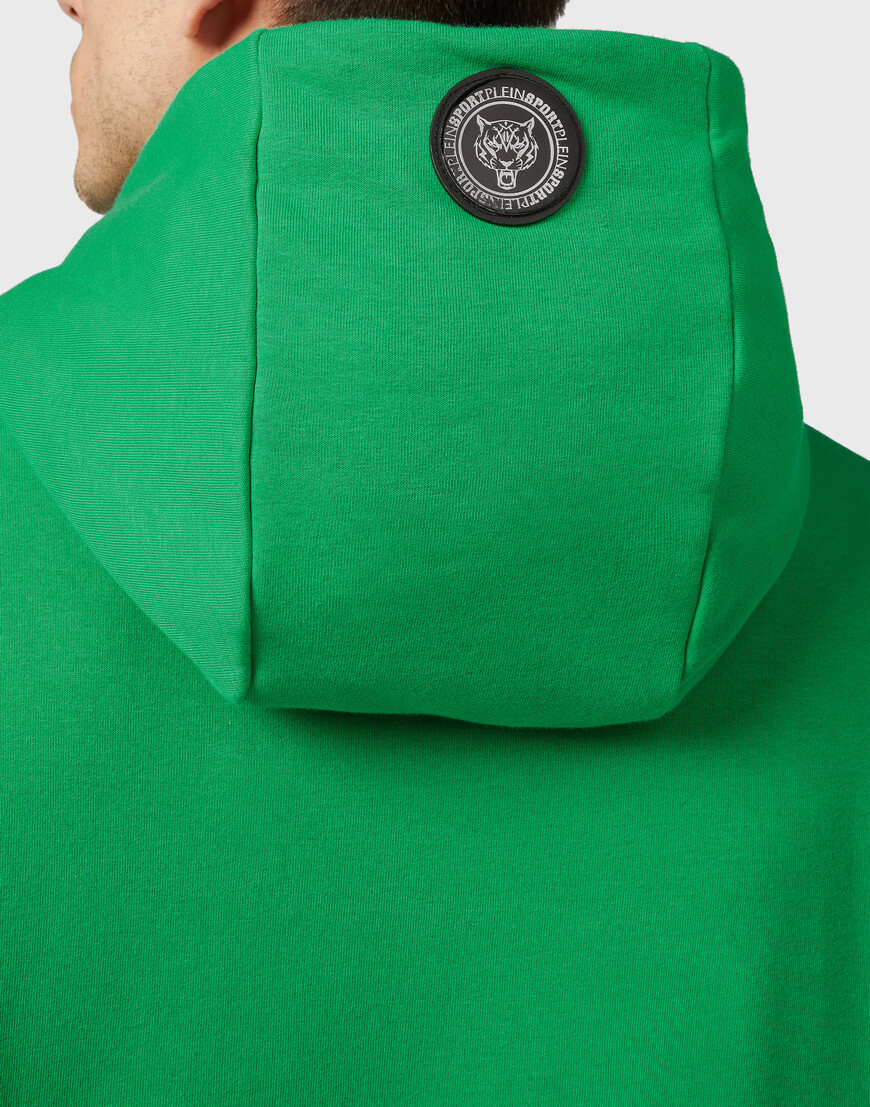 Товар черного цвета по низкой цене