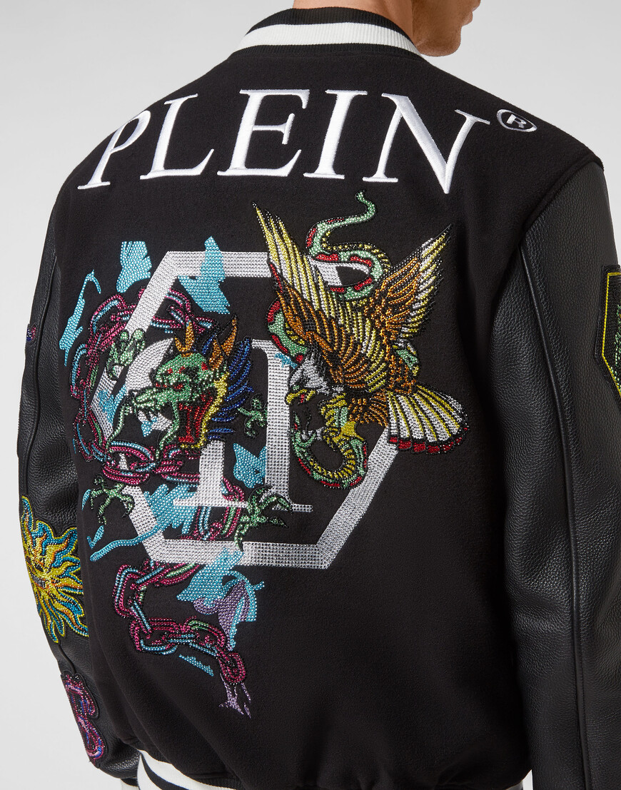 Товар черного цвета по низкой цене