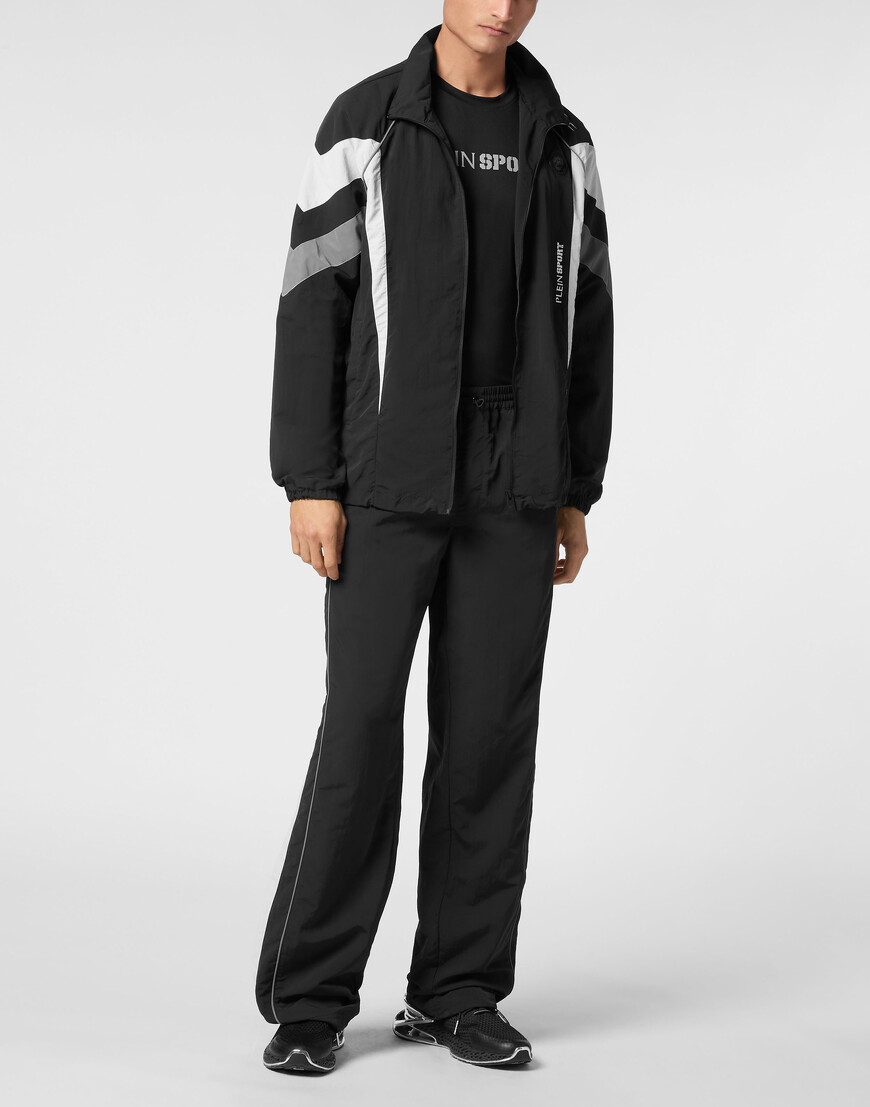 куртка  по цене 17928 руб вид справа