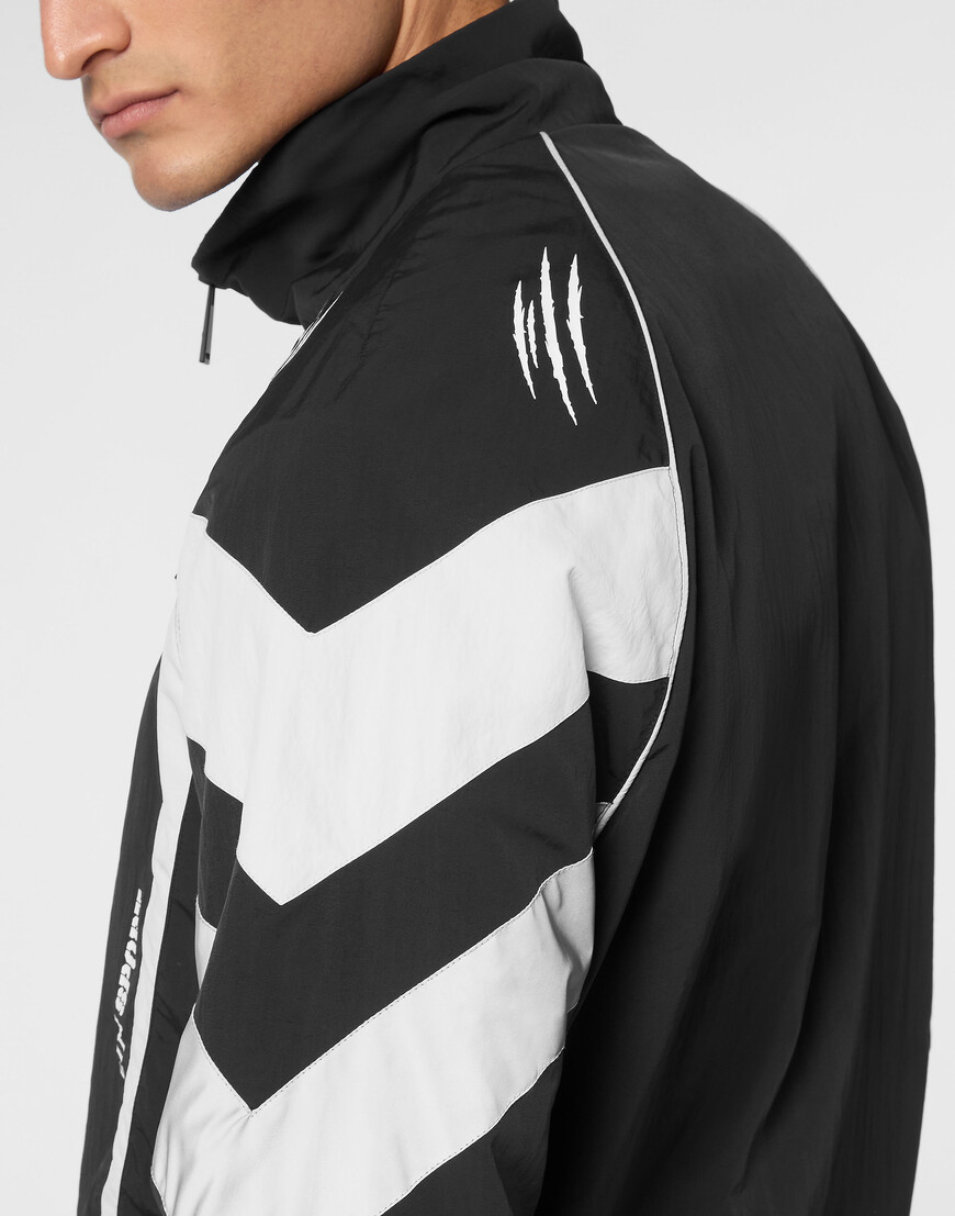 Товар черного цвета с внутренней стороны