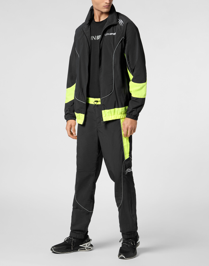 куртка  по цене 15540 руб вид справа