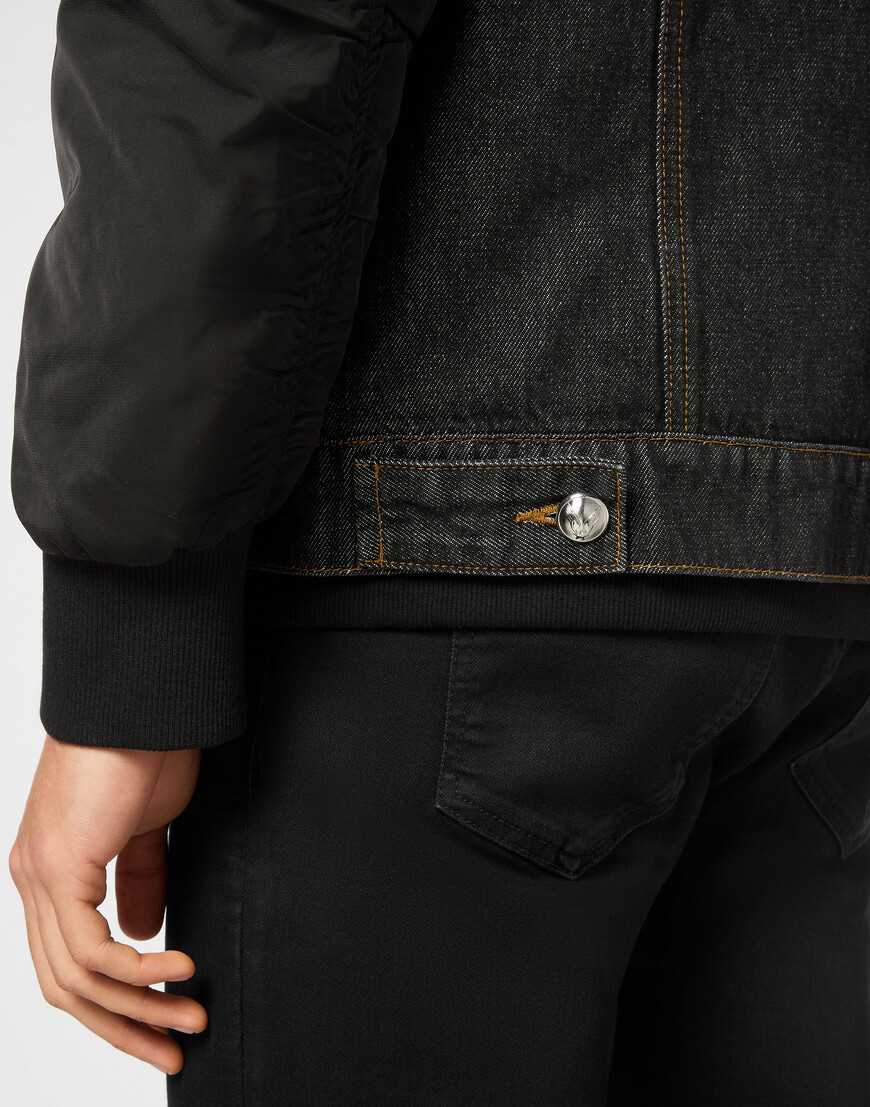 Товар синего цвета с внутренней стороны