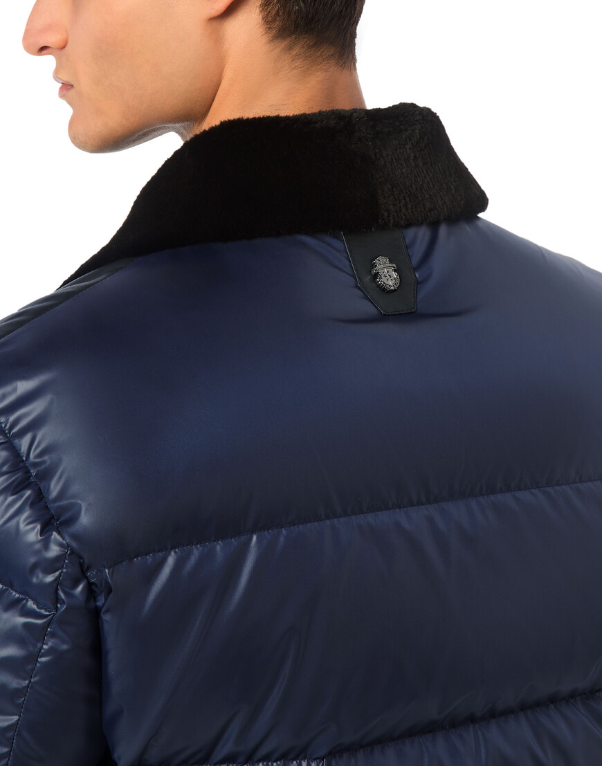 бомбер  по цене 97812 руб вид справа