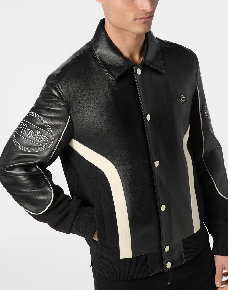 Товар черного цвета с внутренней стороны