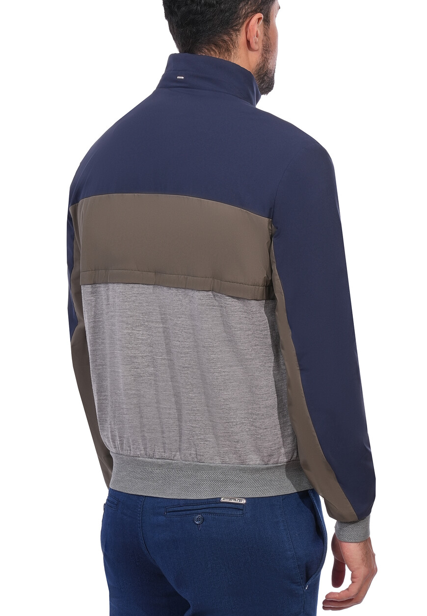 куртка  из проверенных материалов спереди