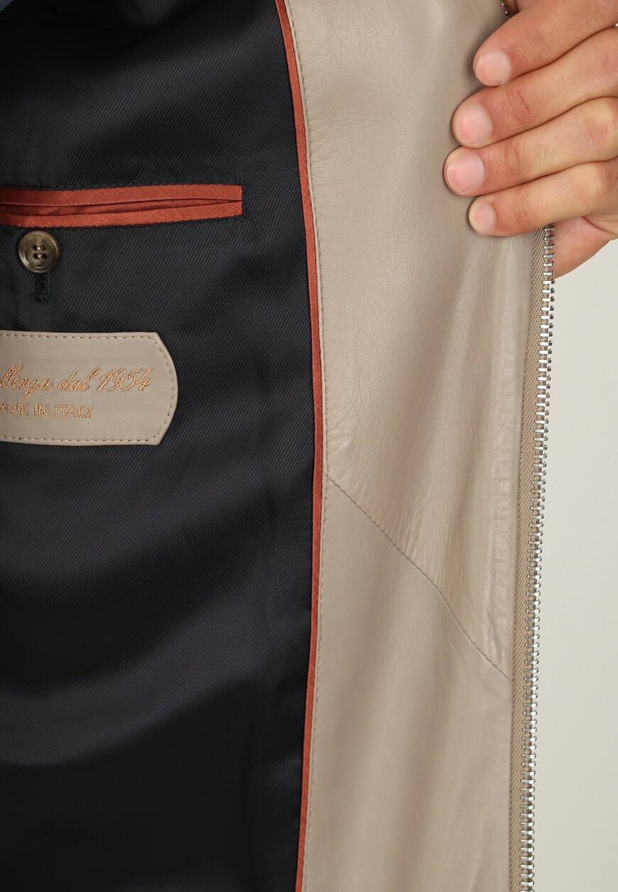 бомбер  из проверенных материалов спереди