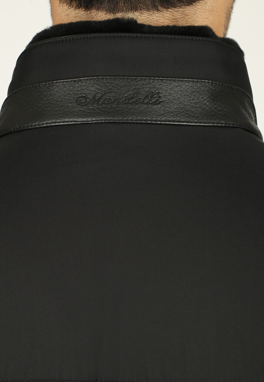 Товар черного цвета с внутренней стороны