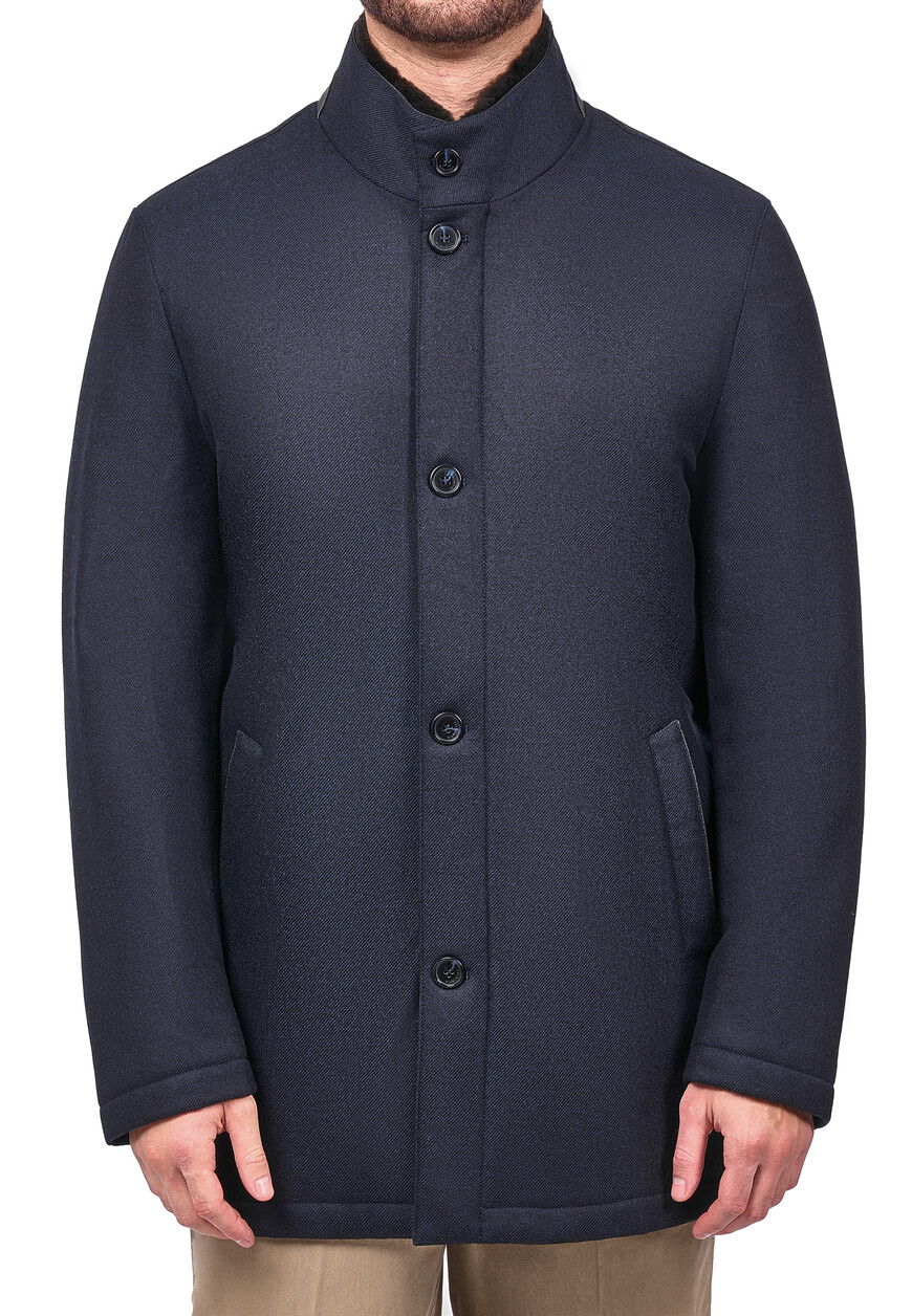 Товар синего цвета с внутренней стороны