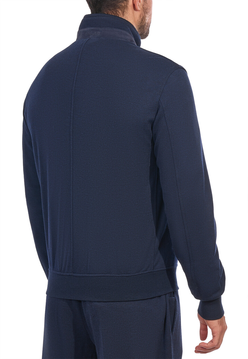 куртка  из проверенных материалов спереди