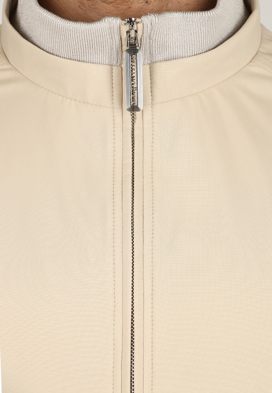 ветровка  из проверенных материалов спереди