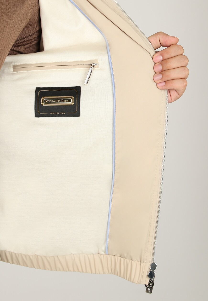 ветровка  для взрослого возраста с изнаночной стороны