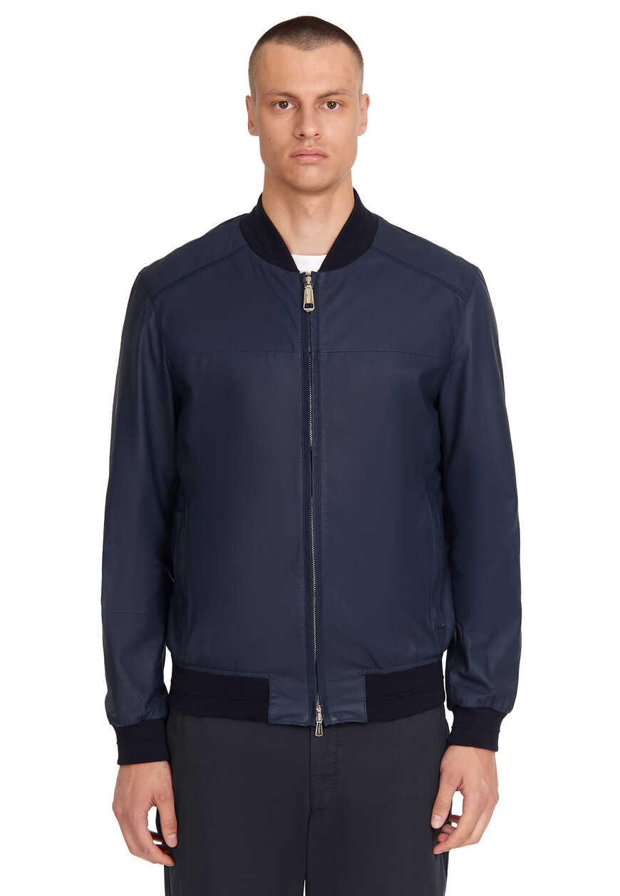 Товар синего цвета с внутренней стороны